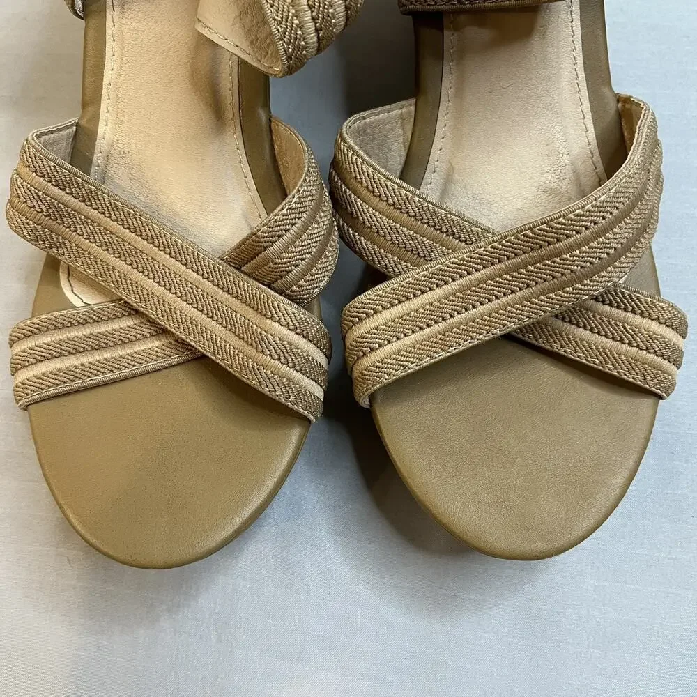 Platform Wedge Sandal Size 9 Tan Strappy Zip Up Back Shoes Sandals Open Toe - Picture 9 of 11